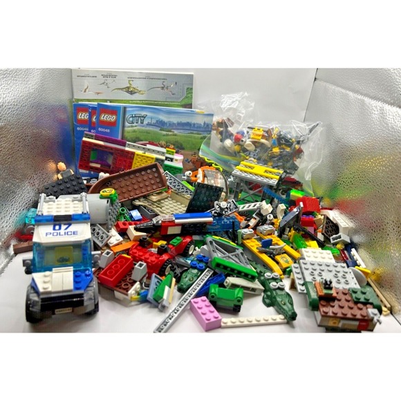 LEGO Minifigures & Accessories Bulk Lot Marvel/Jurassic/Jungle/City 2.11  Random - Picture 9 of 15